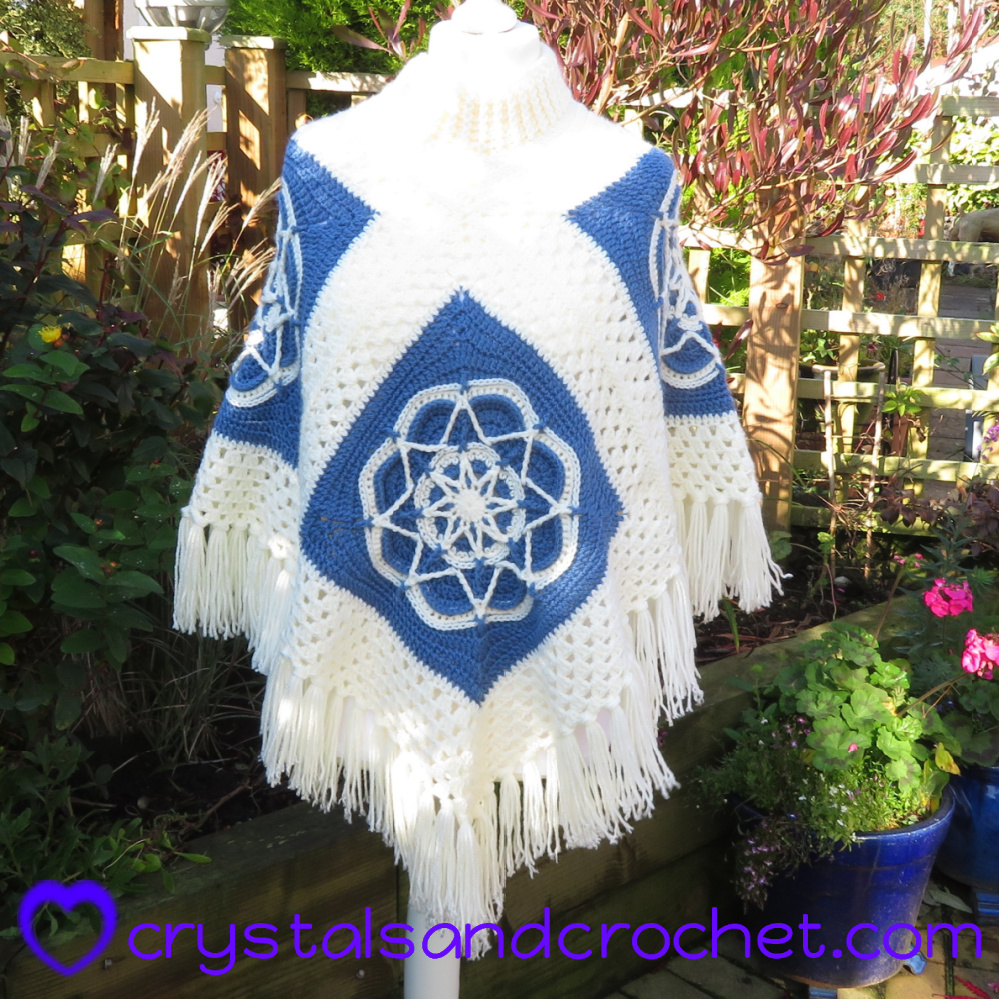 materiale Procent Absorbere 4 Square Poncho - Crystals & Crochet
